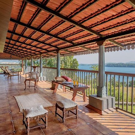 Saffronstays Anantham, Kamshet - Pet-Friendly Lakefront Villa With A Huge Verandah Nethersole Dam Bagian luar foto