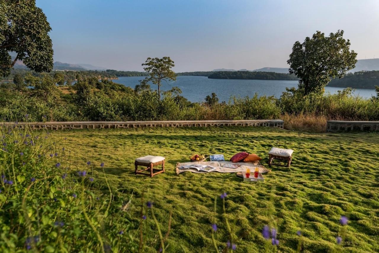 Saffronstays Anantham, Kamshet - Pet-Friendly Lakefront Villa With A Huge Verandah Nethersole Dam Bagian luar foto