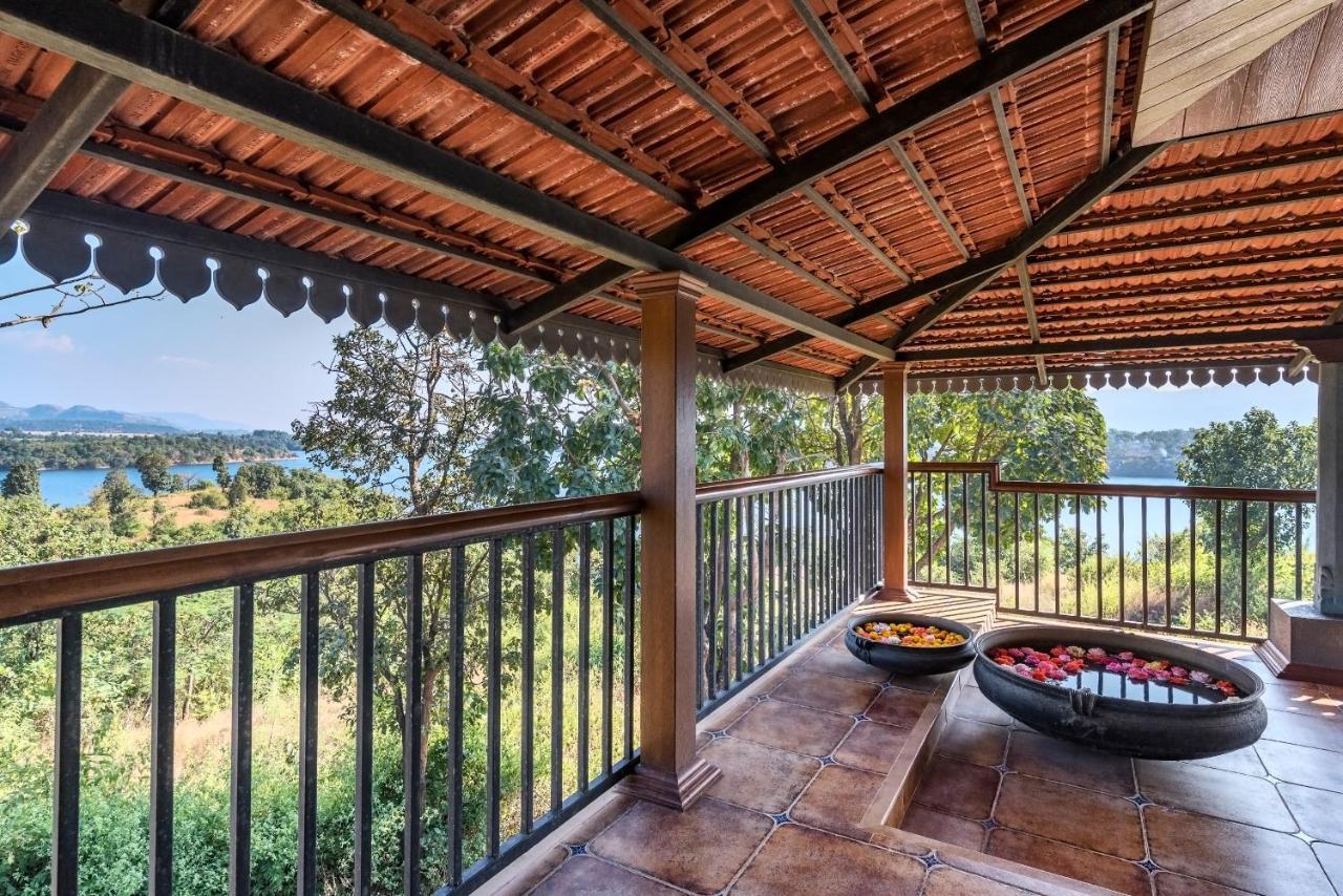 Saffronstays Anantham, Kamshet - Pet-Friendly Lakefront Villa With A Huge Verandah Nethersole Dam Bagian luar foto
